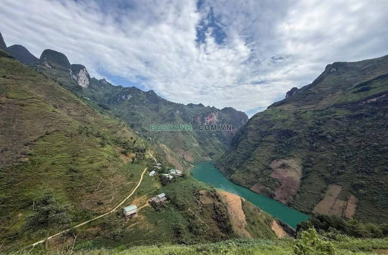 Bán đất 324,6m² sát Chali Coffee, gần sông Nho Quế, Mèo Vạc, Hà Giang